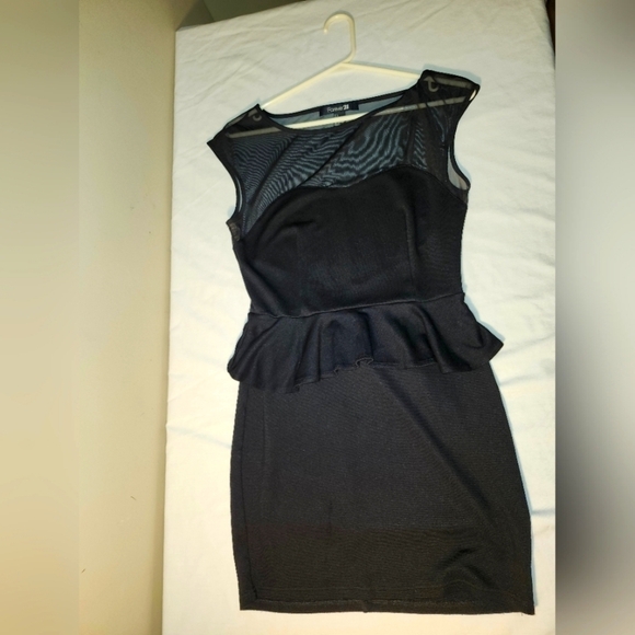 Peplum dress with short  sleeves and sheer bodice - Picture 6 of 11